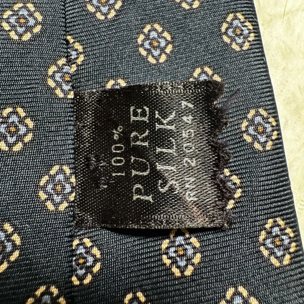 Vintage 100% Silk Geometric Pattern Tie 60”